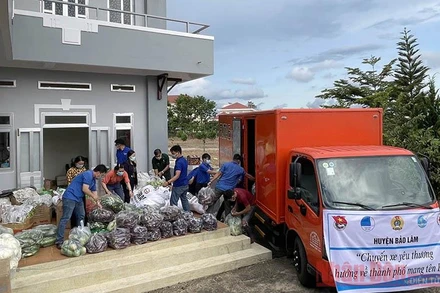 Tuổi trẻ Lâm Đồng với những “Chuyến xe yêu thương, hướng về thành phố mang tên Bác”.