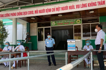 Lãnh đạo Sở Y tế Quảng Nam kiểm tra công tác phòng, chống dịch Covid-19 tại các bệnh viện.