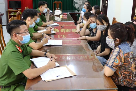 Công an thành phố Đồng Hới (Quảng Bình) triệu tập các đối tượng đánh lô, đề mỗi ngày gần 1,3 tỷ đồng.