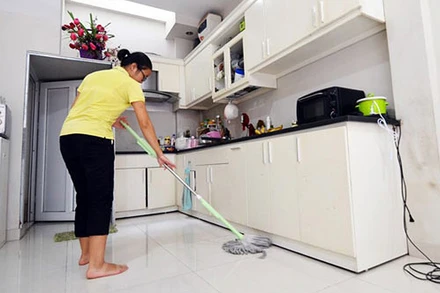 Người lao động giúp việc bị ảnh hưởng nặng nề bởi đại dịch Covid-19. (Ảnh: ILO)