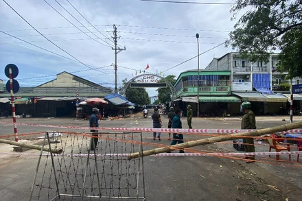 Chợ đầu mối thành phố Vinh và đình Tây chợ Vinh ngừng hoạt đồng từ trưa 23-6.