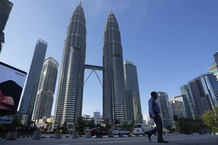 Thủ đô Kuala Lumpur, Malaysia trong ngày đầu tiên thực hiện Lệnh kiểm soát di chuyển (MCO). (Ảnh: AP)