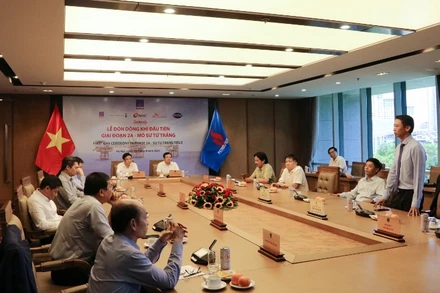 Các đại biểu tham dự tại đầu cầu Hà Nội.