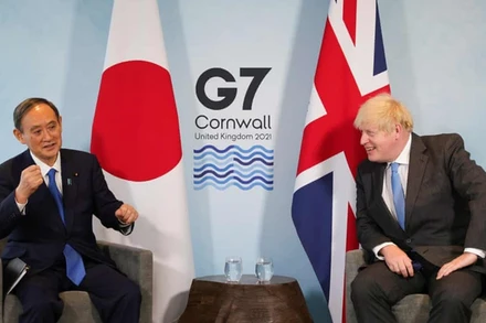 Thủ tướng Anh Johnson hội đàm với người đồng cấp Nhật Bản Suga trước thềm hội nghị cấp cao G7. (Ảnh: Guardian)