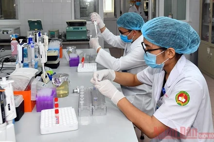 Nghiên cứu vaccine Nanocovax tại Học viện Quân y. (Ảnh: DUY LINH)