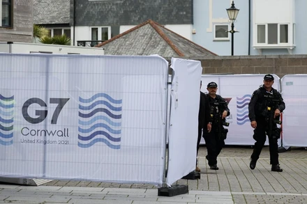 Lực lượng an ninh bảo vệ Hội nghị cấp cao G7 tại Anh. (Ảnh: Reuters)