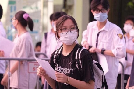 Thí sinh tại Kỳ thi vào lớp 10 Trường chuyên Khoa học Tự nhiên. Ảnh: VNU