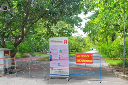 Bệnh viện Phạm Ngọc Thạch đang thực hiện mô hình “bệnh viện tách đôi”, một nửa bệnh viện là “đơn vị điều trị Covid-19”.