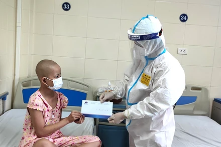 Tết thiếu nhi đặc biệt của các em nhỏ trong khu cách ly