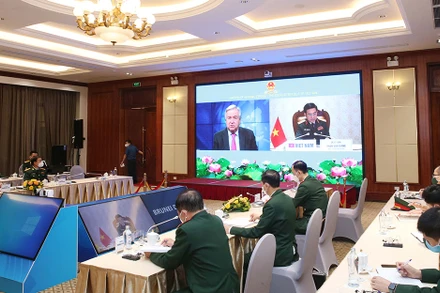 Đoàn đại biểu cán bộ cấp cao Bộ Quốc phòng Việt Nam tham dự Hội nghị trực tuyến An ninh quốc tế Moscow lần thứ 9 tại Phiên toàn thể 2 của hội nghị, tại điểm cầu Hà Nội.