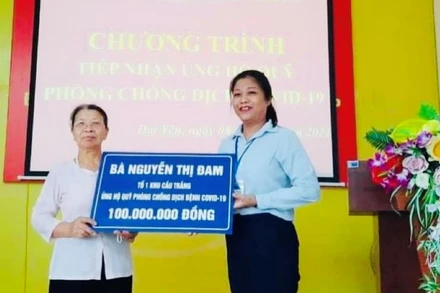 Cụ Nguyễn Thị Đam ủng hộ 100 triệu đồng cho Quỹ vaccine phòng Covid-19