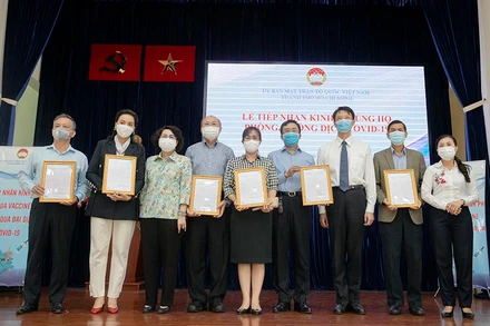 Doanh nghiệp chia ngọt sẻ bùi cùng tuyến đầu chống dịch