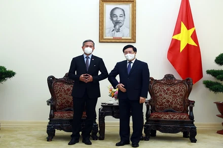 Phó Thủ tướng Phạm Bình Minh và Bộ trưởng Ngoại giao Singapore Vivian Balakrishnan. (Ảnh: Cổng Thông tin điện tử Chính phủ)