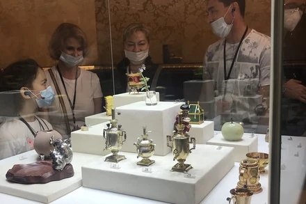 Người dân Nga tham quan bảo tàng. (Ảnh: QUẾ ANH)