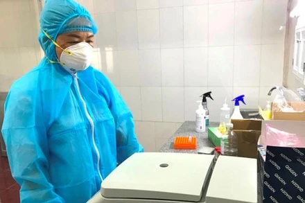 Xét nghiệm SARS-CoV-2 tại Bệnh viện Đa khoa Đồng Tháp. (ảnh: HỮU NGHĨA)