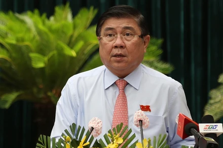 Đồng chí Nguyễn Thành Phong phát biểu tại kỳ họp.