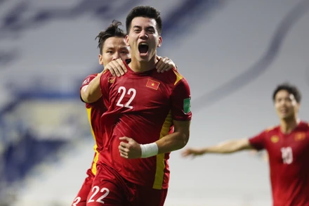 Hành trình làm nên lịch sử của tuyển Việt Nam gây nhiều tiếng vang trên đấu trường quốc tế. (Ảnh: TTXVN)