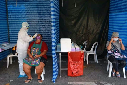 Người dân Bangkok đã tiến hành xét nghiệm SARS-CoV-2. (Ảnh: Bưu điện Bangkok)