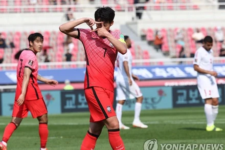 Son Heung Min góp công giúp Việt Nam rộng cửa đi tiếp. (Ảnh: Yonhap)