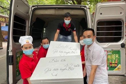 Những suất ăn nghĩa tình gửi vào vùng dịch