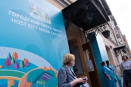 Trung tâm báo chí phục vụ EURO 2020 trên đại lộ Nevsky ở St.Petersburg. (Ảnh: THANH THỂ)