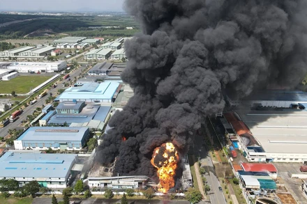 Vụ cháy nhìn từ trên cao.