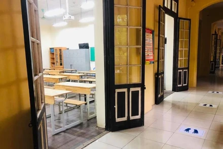 Chuẩn bị các điều kiện bảo đảm công tác phòng chống dịch cho Kỳ thi vào lớp 10 tại Trường THPT Phan Đình Phùng, Ba Đình, Hà Nội