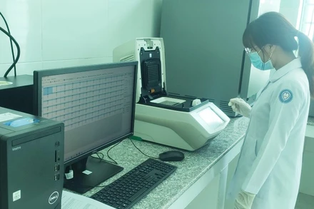 Với hệ thống xét nghiệp Realtime RT-PCR có khả năng xét nghiệm 1.000 mẫu/ngày. 