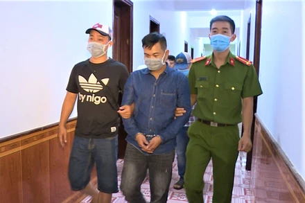 Các đối tượng bắt giữ người trái pháp luật bị lực lượng Công an thành phố Buôn Ma Thuột bắt giữ.