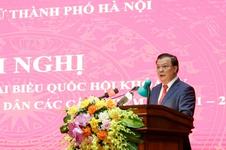 Đồng chí Đinh Tiến Dũng, Ủy viên Bộ Chính trị, Bí thư Thành ủy phát biểu tại hội nghị. 