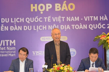 Ông Vũ Thế Bình - Phó Chủ tịch thường trực Hiệp hội Du lịch Việt Nam tại buổi họp báo về Hội chợ VITM Hà Nội 2021 và Diễn đàn Du lịch Nội địa toàn quốc 2021. (Ảnh: VITA)