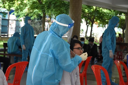 Đà Nẵng lấy mẫu xét nghiệm cho hơn 14.300 thí sinh dự kỳ thi tuyển sinh lớp 10.