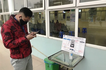 Dùng smartphone không cài ứng dụng phòng dịch liệu có bị phạt?