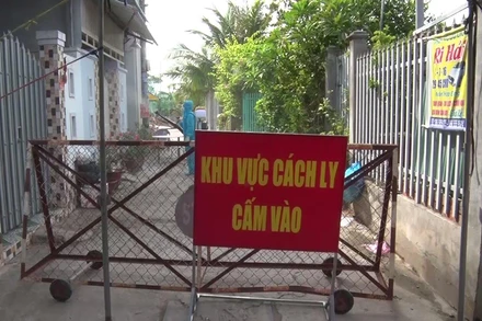 Phong tỏa tạm thời 14 hộ dân, với 46 nhân khẩu đang sống tại tổ 4, xã Long Thượng (huyện Cần Giuộc) do bệnh nhân C (SN 2003) dương tính với SARS-COV-2.