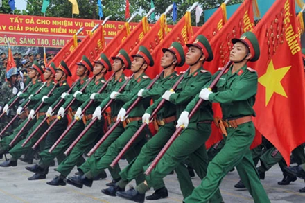 Luyện tập duyệt binh kỷ niệm Ngày giải phóng hoàn toàn miền nam, thống nhất đất nước năm 2015. (Ảnh: TTXVN)