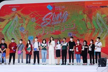 Hoa hậu Đỗ Thị Hà giao lưu cùng sinh viên tại Sóng Festival.