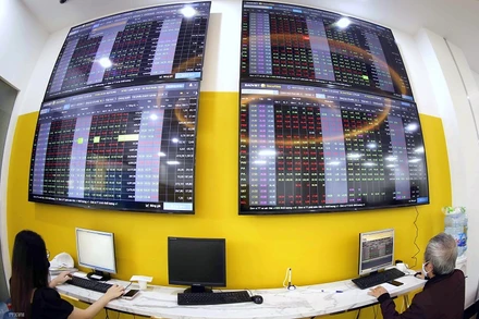 Thị trường chứng khoán Việt Nam đang được các chuyên gia và nhà đầu tư nước ngoài quan tâm. (Ảnh minh họa: TTXVN)