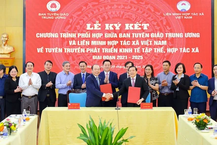 Lễ ký kết Chương trình phối hợp giữa Ban Tuyên giáo Trung ương và Liên minh Hợp tác xã Việt Nam.