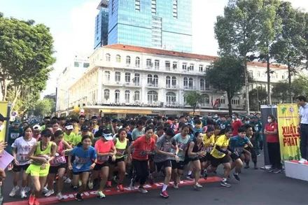 Các vận động viên tranh tài ở Giải việt dã truyền thống và Giải vô địch học sinh năm học 2021-2022. (Ảnh: CTV)