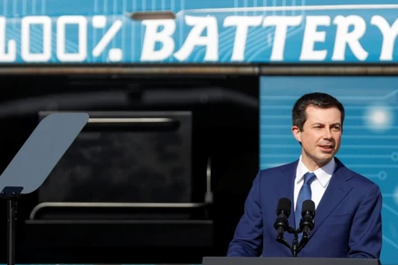 Bộ trưởng Giao thông vận tải Mỹ Pete Buttigieg. (Ảnh: Reuters)