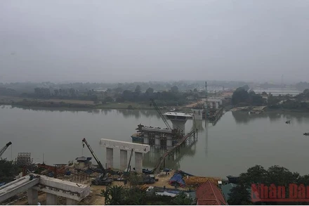 Thi công cao tốc bắc-nam.