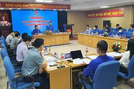 Đồng chí Nguyễn Anh Tuấn phát biểu ý kiến tại hội nghị.