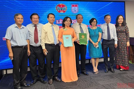 Ký kết Chương trình phối hợp thực hiện công tác đối ngoại nhân dân và hội nhập quốc tế giai đoạn 2022- 2025. (Ảnh: CAO TÂN)