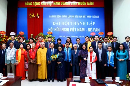 Đại diện các bộ, ban, ngành hữu quan và các đại biểu dự Đại hội chụp ảnh lưu niệm. 