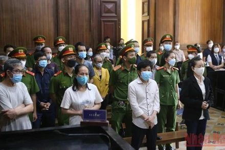 Các bị cáo tại phiên tòa.