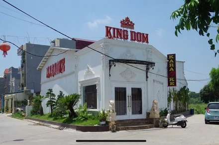 Tháng 5/2021, quán karaoke KINGDOM ở xã Bình Minh, huyện Bình Giang bị xử lý do hoạt động trái phép giữa dịch bệnh Covid-19.