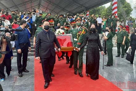 Lễ truy điệu, an táng hài cốt các liệt sĩ hy sinh năm 1966 tại đồi Xuân Sơn, xã Ân Hữu, huyện Hoài Ân, tỉnh Bình Định.