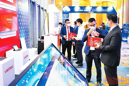 Triển lãm các giải pháp kinh tế số tại Diễn đàn kinh tế thành phố Hồ Chí Minh năm 2022. (Ảnh: KHÁNH TRÌNH)