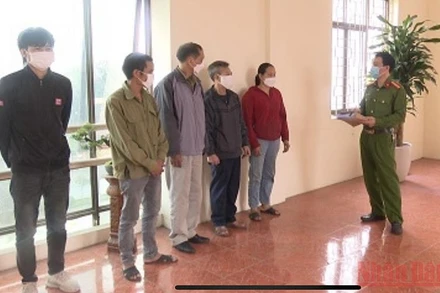 Các đối tượng sản xuất, buôn bán hàng giả vừa bị khởi tố.