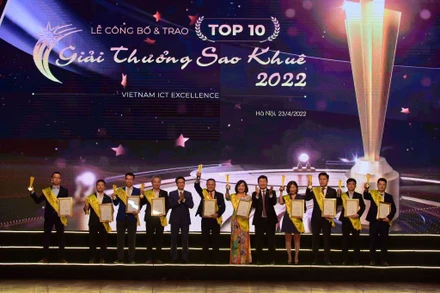 Trao giải Top 10 Sao Khuê 2022.